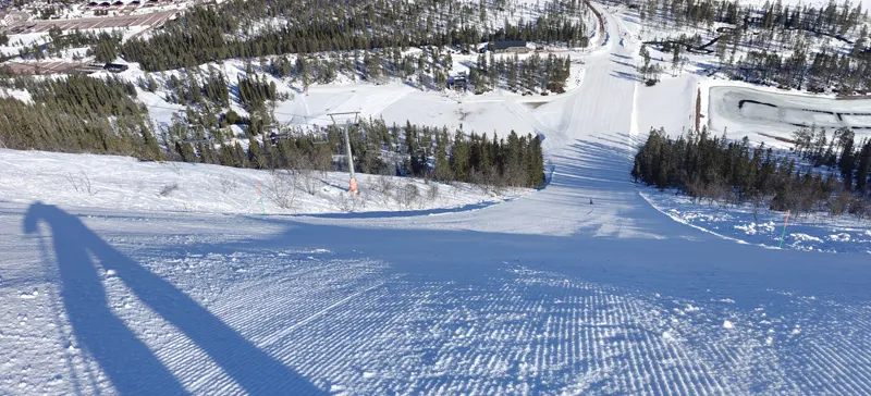 Nypreparerad pist en morgon i mars