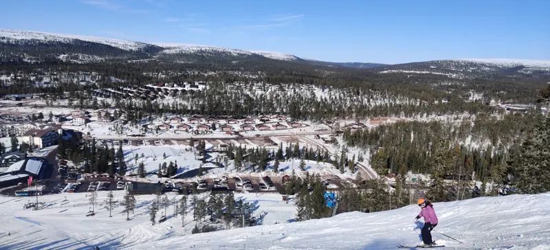 Skidåkning med utsikt över Sälenfjällen